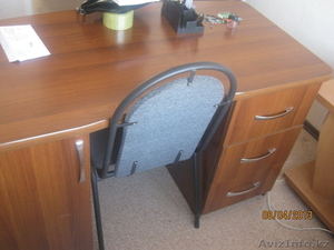 Стол офисный темно-коричневого цвета - Изображение #2, Объявление #961493